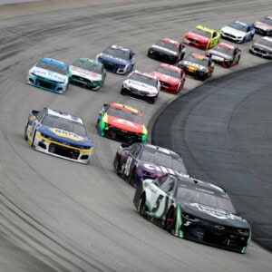 Kyle Larson leads the field in the Drydene 400 at Dover International Speedway, May 2021.