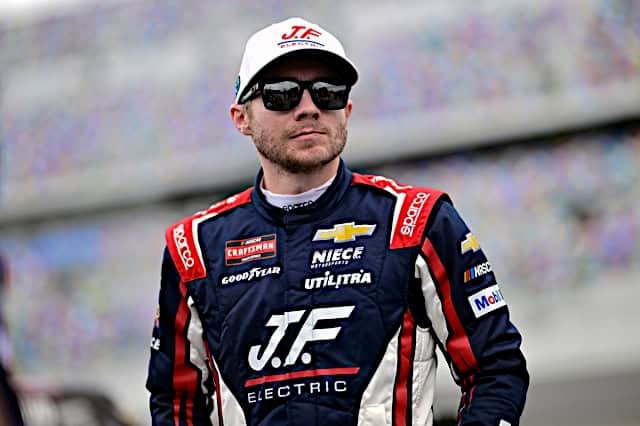 #42: Matt Mills, Niece Motorsports, J.F. Electric/Utilitra Chevrolet Silverado