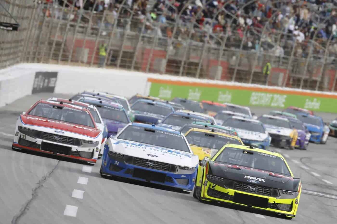 #2: Austin Cindric, Team Penske, Menards/Delta Ford Mustang, #34: Todd Gilliland, Front Row Motorsports, Aaron's Ford Mustang, #21: Josh Berry, Wood Brothers Racing, Motorcraft / Quick Lane Ford Mustang pack racing at Atlanta