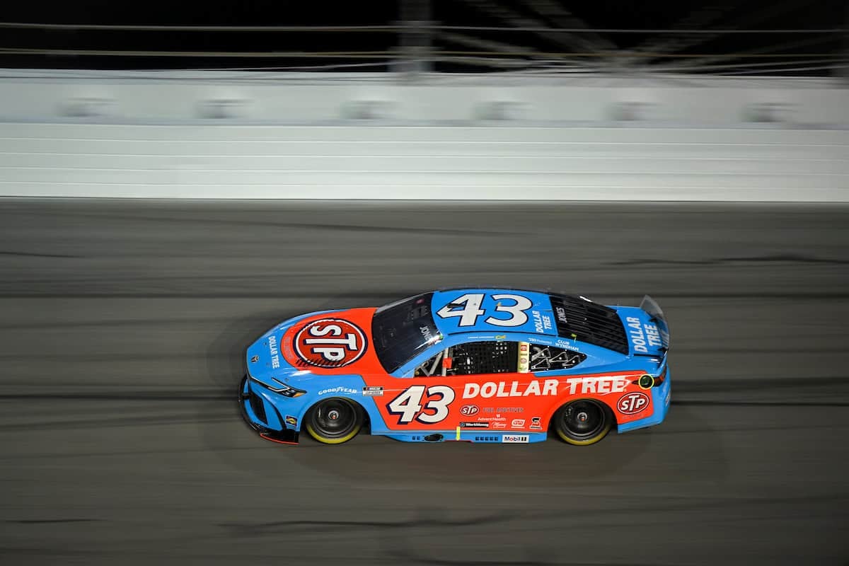 #43: Erik Jones, LEGACY MOTOR CLUB, Dollar Tree Toyota Camry