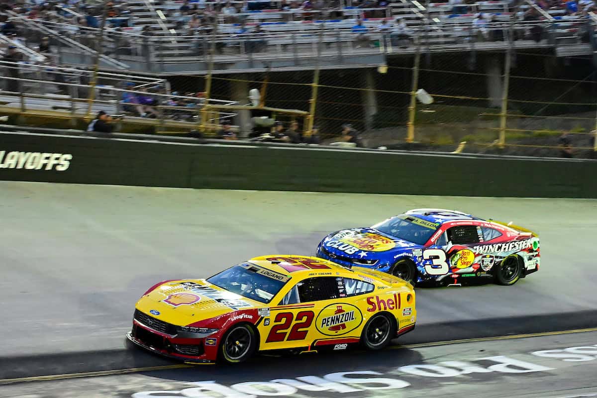 NASCAR Cup Series Bristol #22: Joey Logano, Team Penske, Shell Pennzoil Ford Mustang and #3: Austin Dillon, Richard Childress Racing, Bass Pro Shops/Winchester Chevrolet