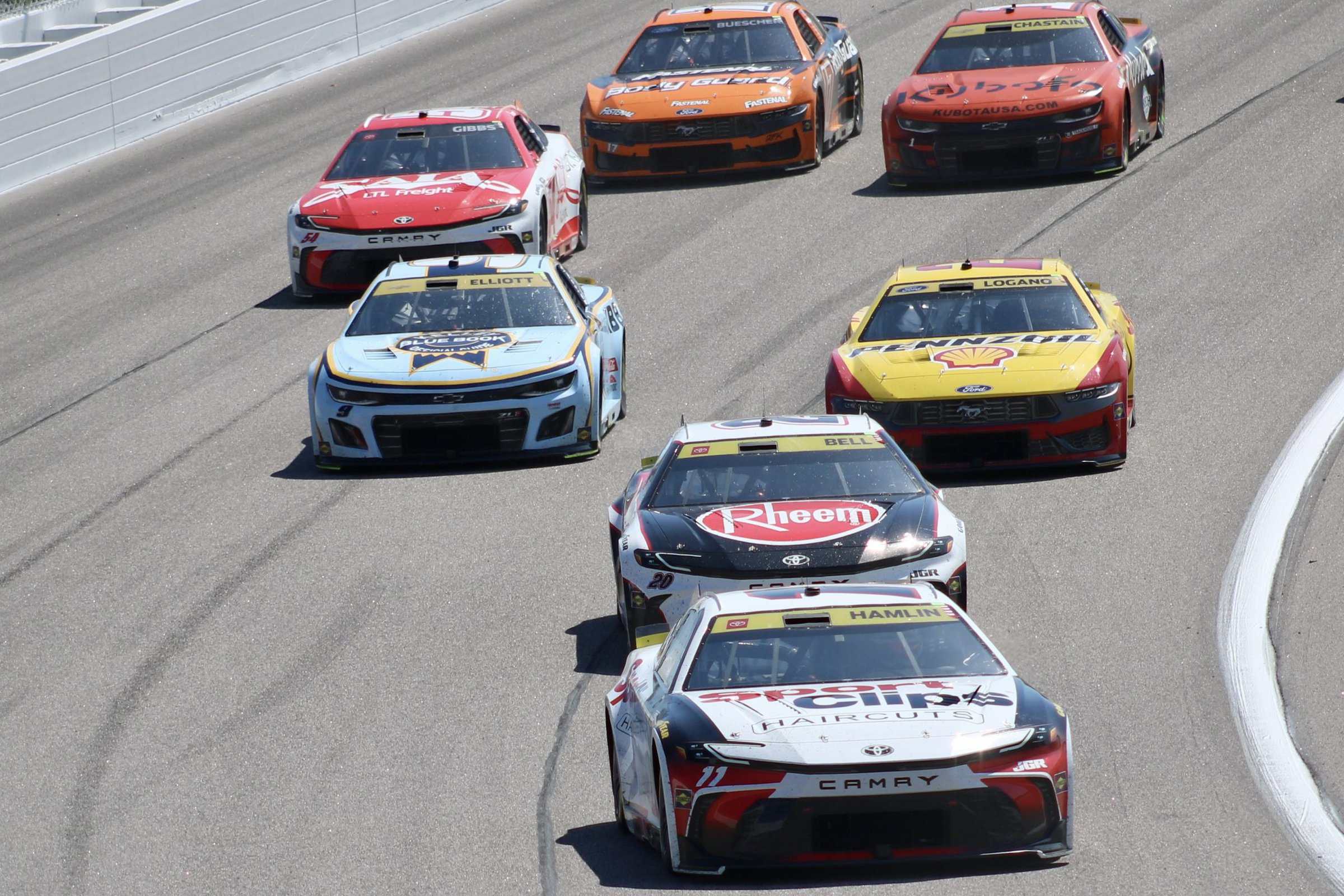 NASCAR Cup Series Kansas- Denny Hamlin pack racing