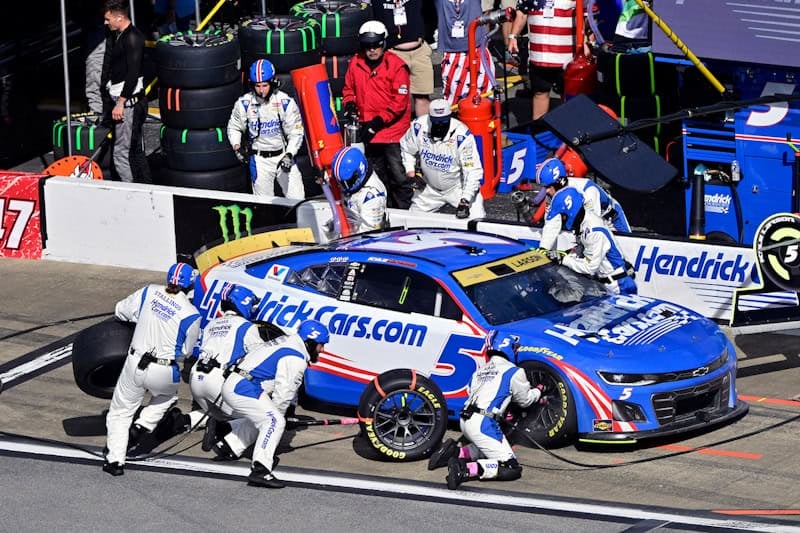 2025 Cup Talladega II Kyle Larson, No. 5 Hendrick Motorsports Chevrolet, pit stop (Credit: Nigel Kinrade/NKP)