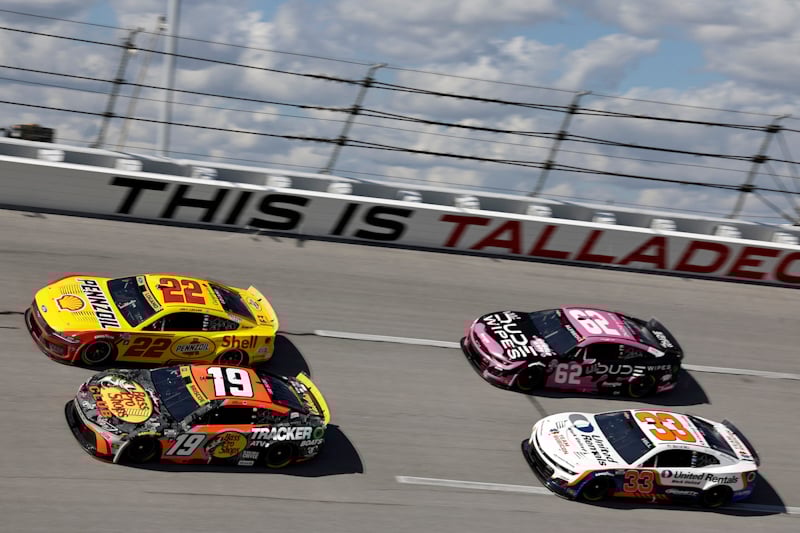 2025 Cup Talladega II pack racing IV - Joey Logano, No. 22 Team Penske Ford, and Chase Briscoe, No. 19 Joe Gibbs Racing Toyota (Credit: Matthew T. Thacker/NKP)