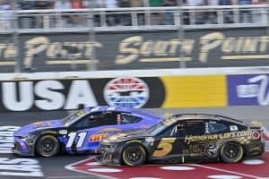 #11: Denny Hamlin, Joe Gibbs Racing, ampm Toyota Camry, #5: Kyle Larson, Hendrick Motorsports, HendrickCars.com Chevrolet