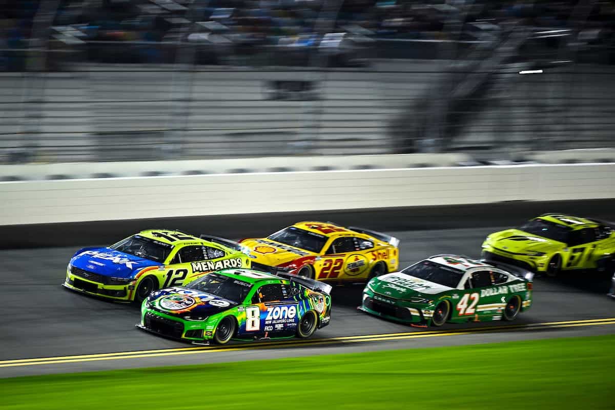 #8: Kyle Busch, Richard Childress Racing, zone JalapeƱo Lime Chevrolet Camaro, #12: Ryan Blaney, Team Penske, MenardsPeak Ford Mustang