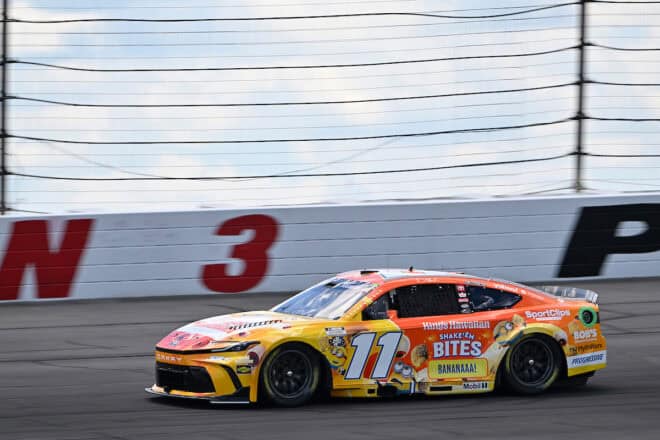 NASCAR Cup Series Pocono #11: Denny Hamlin, Joe Gibbs Racing, King's Hawaiian Shake 'Em Bites Toyota Camry