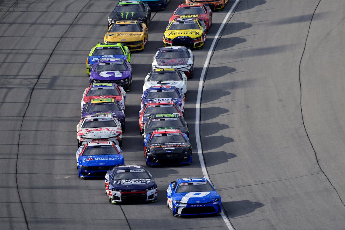 #11: Denny Hamlin, Joe Gibbs Racing, Progressive Insurance Toyota Camry and #5: Kyle Larson, Hendrick Motorsports, HendrickCars.com Chevrolet Camaro