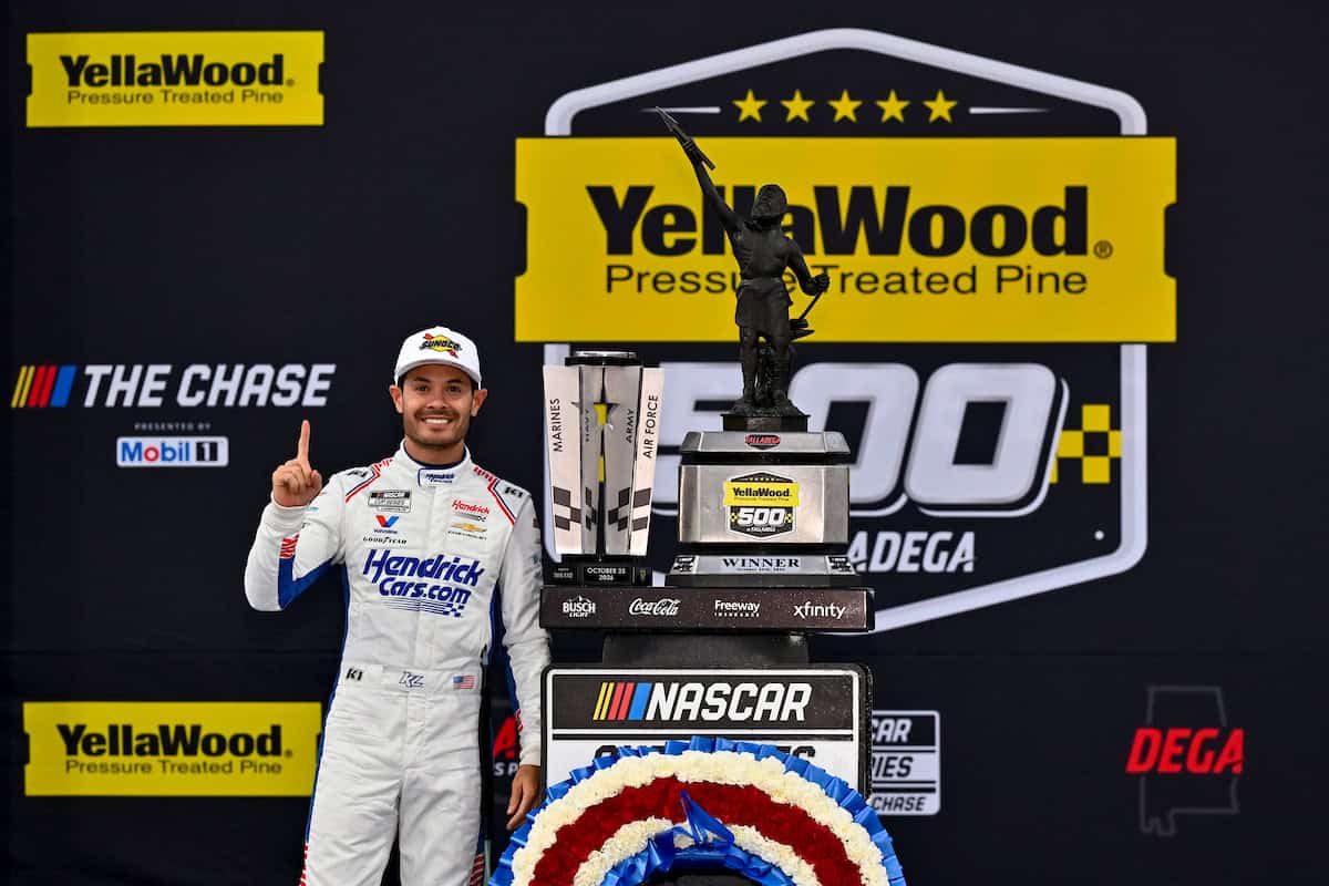 #5: Kyle Larson, Hendrick Motorsports, HendrickCars.com Chevrolet Camaro, Victory Lane